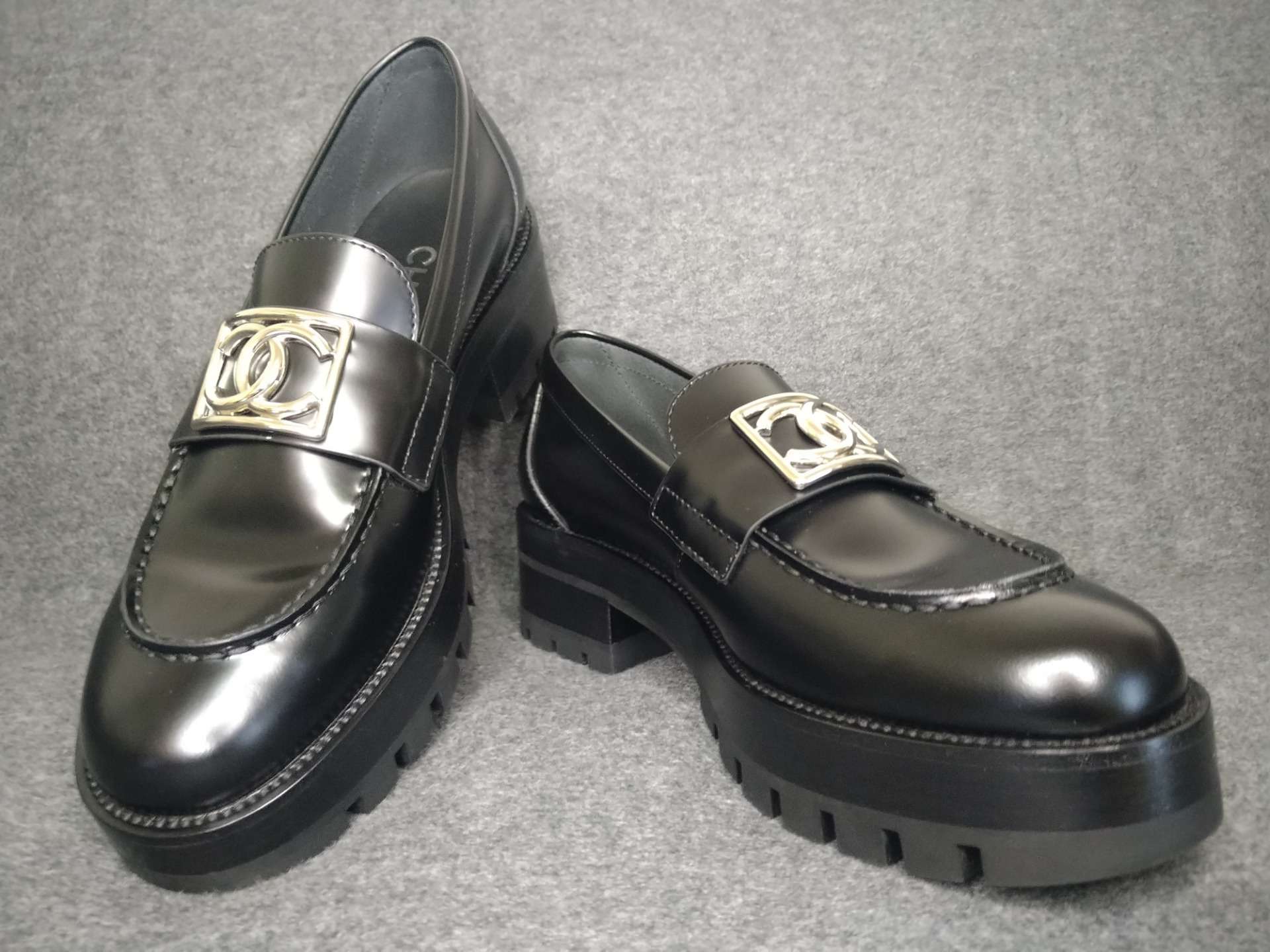 【大阪心斎橋】黒いCHANELの靴のコーティングでお探しならコーティング専門店Glationへ