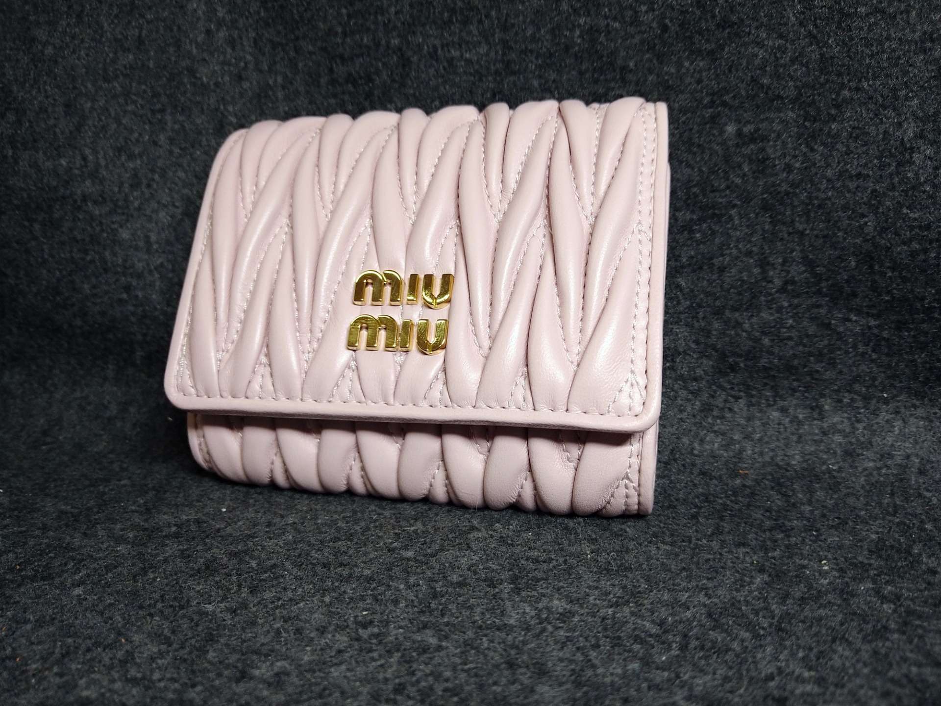 【大阪心斎橋】MIU MIU財布のコーティングでお探しならコーティング専門店Glationへ