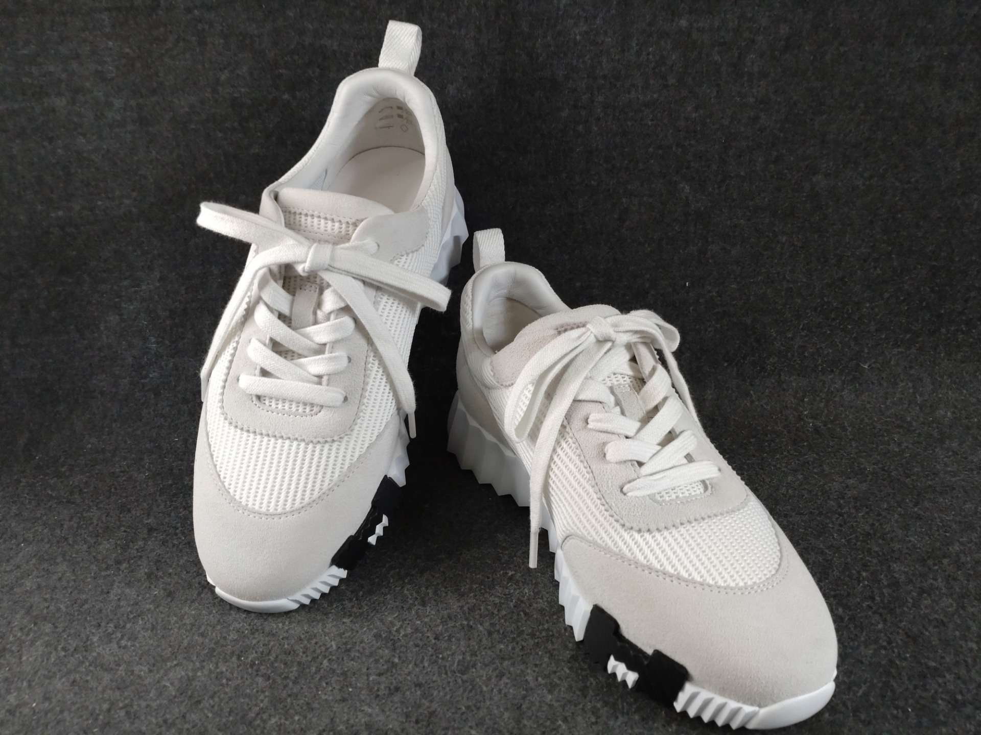 【大阪心斎橋】スニーカーのコーティングでお探しならコーティング専門店Glationへ