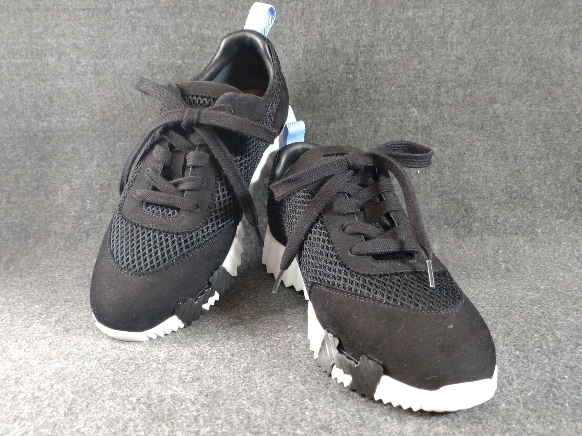 【大阪心斎橋】スニーカーのコーティングでお探しならコーティング専門店Glationへ