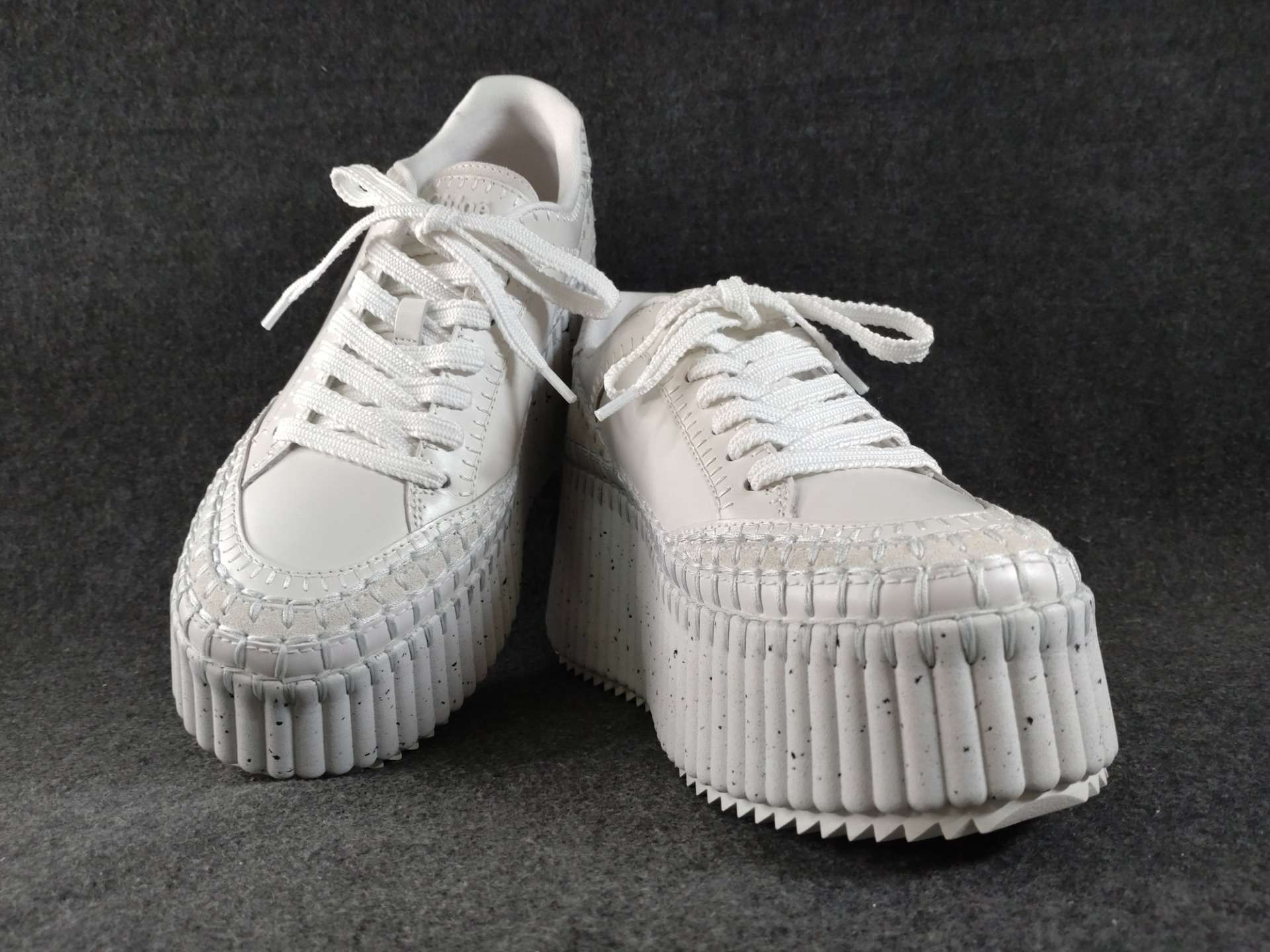 【大阪心斎橋】スニーカーのコーティングでお探しならコーティング専門店Glationへ