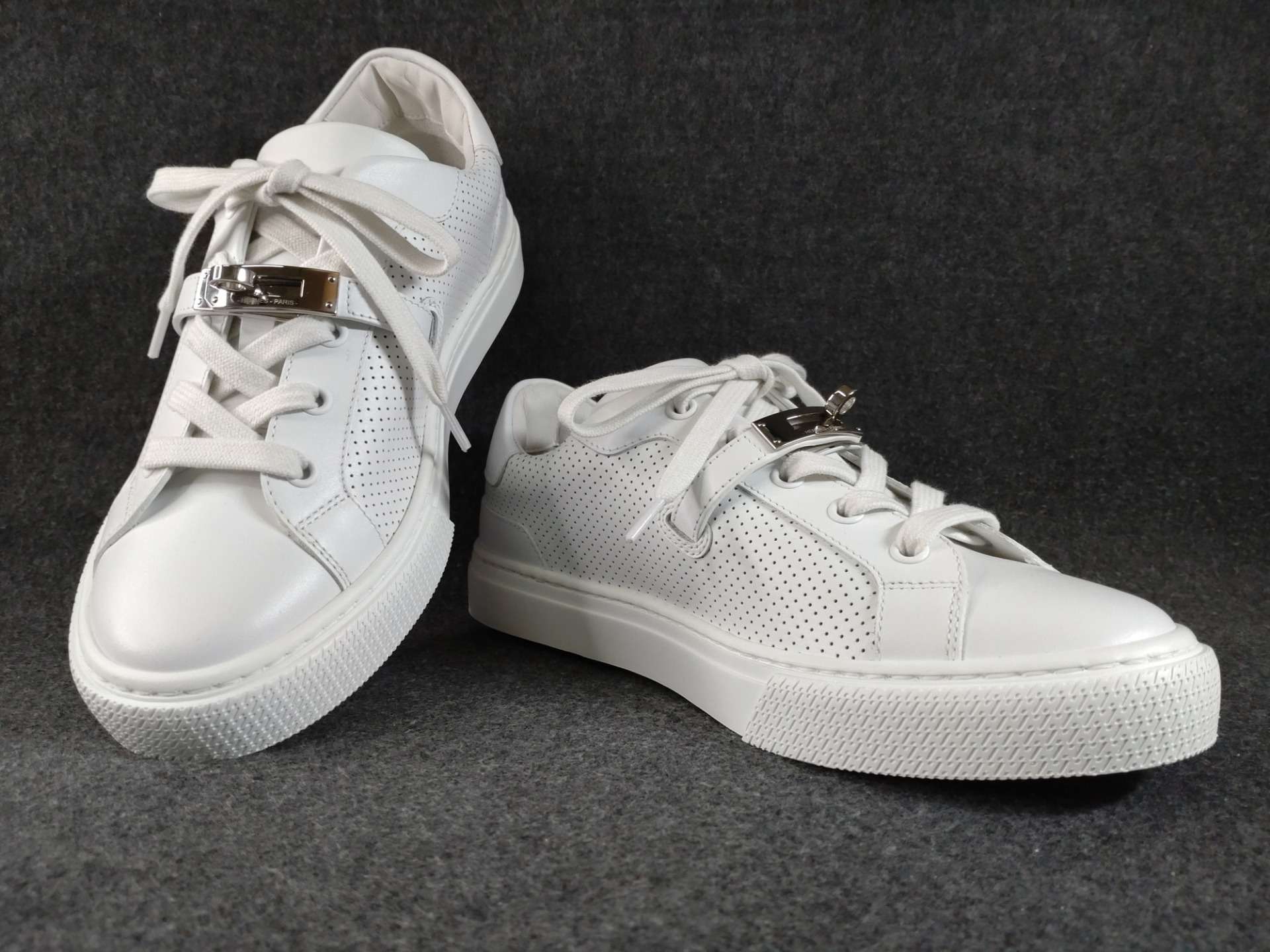 【大阪心斎橋】スニーカーのコーティングでお探しならコーティング専門店Glationへ