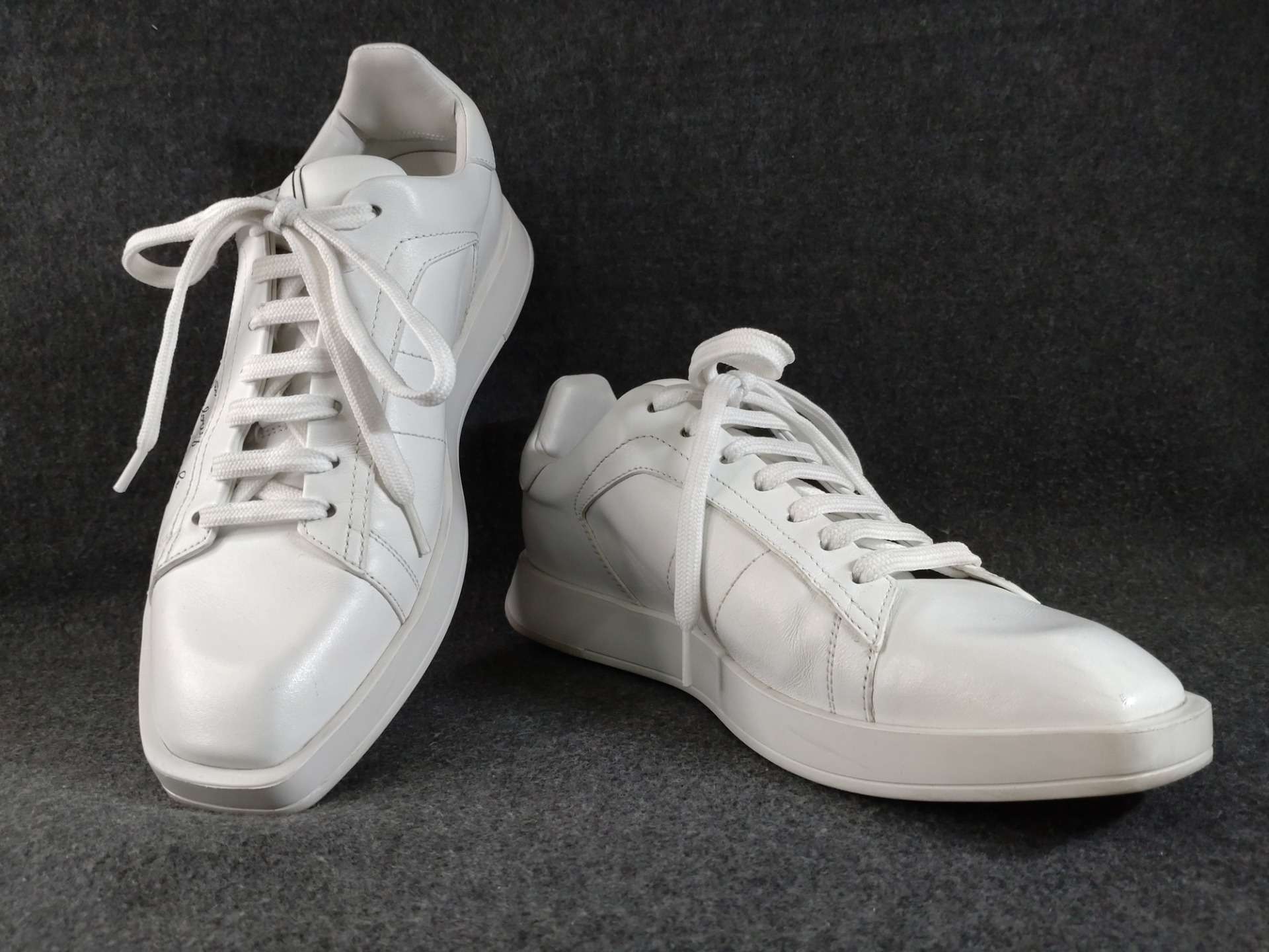 【大阪心斎橋】スニーカーのコーティングでお探しならコーティング専門店Glationへ