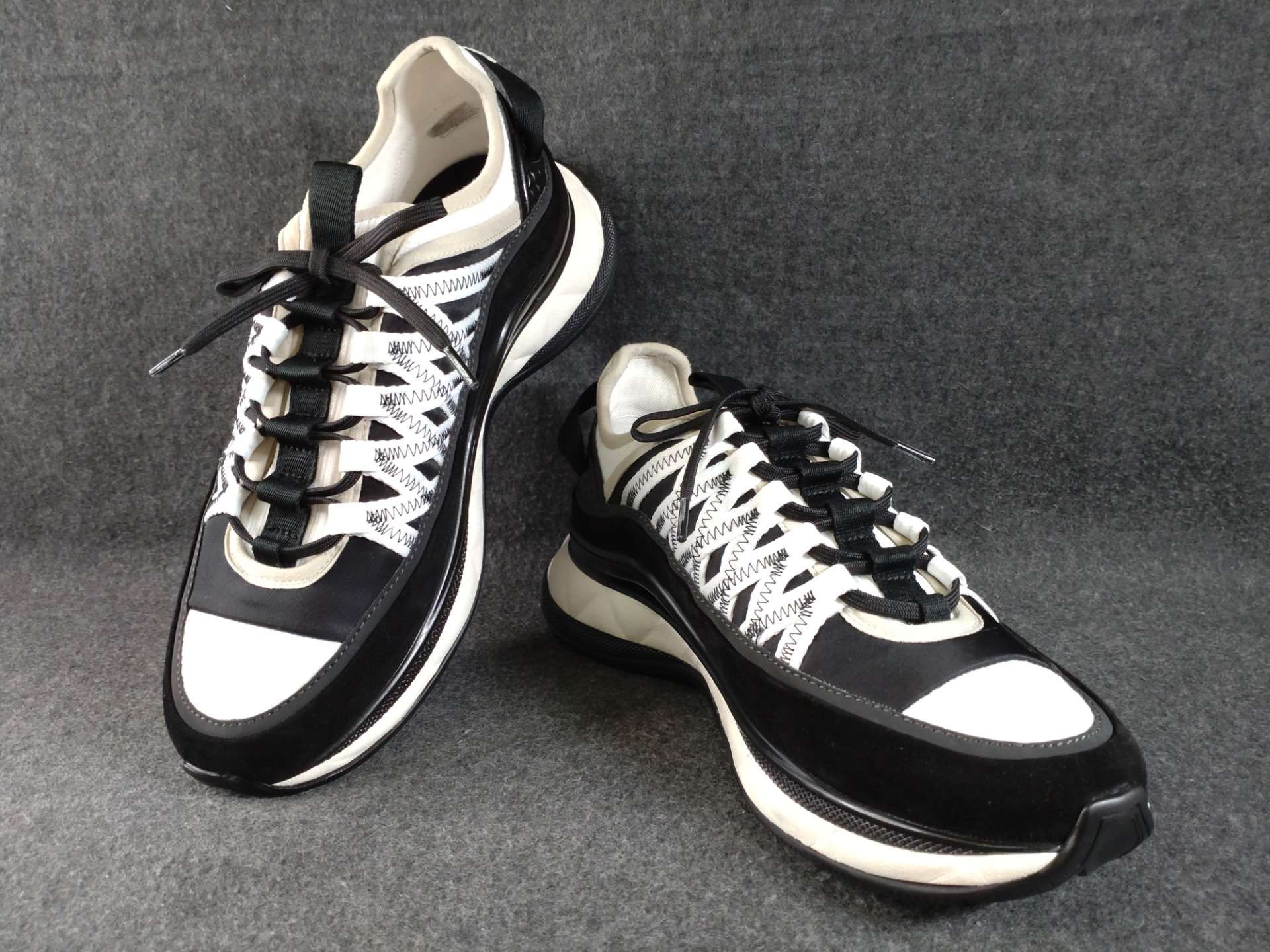 【大阪心斎橋】スニーカーのコーティングでお探しならコーティング専門店Glationへ