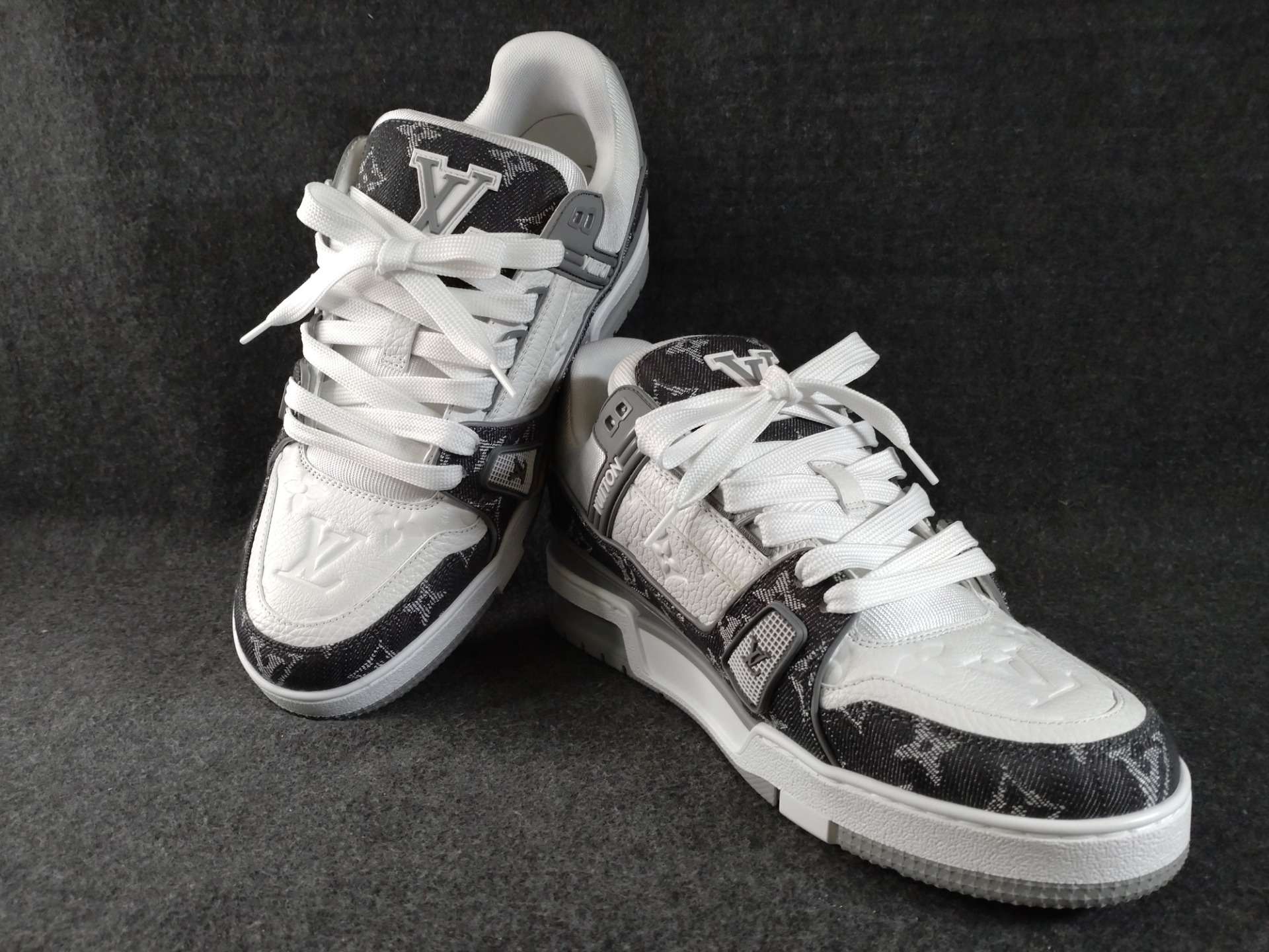 【大阪心斎橋】スニーカーのコーティングでお探しならコーティング専門店Glationへ