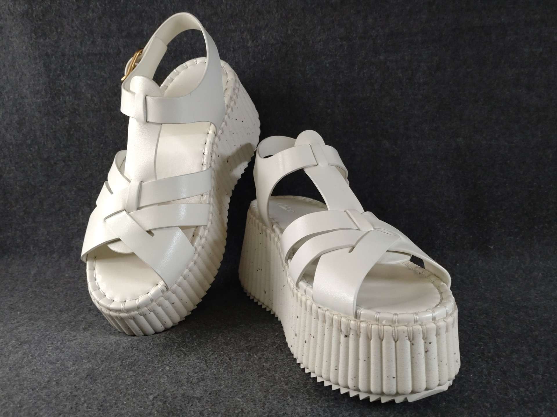 【大阪心斎橋】Namaウェッジ サンダルのコーティングでお探しならコーティング専門店Glationへ