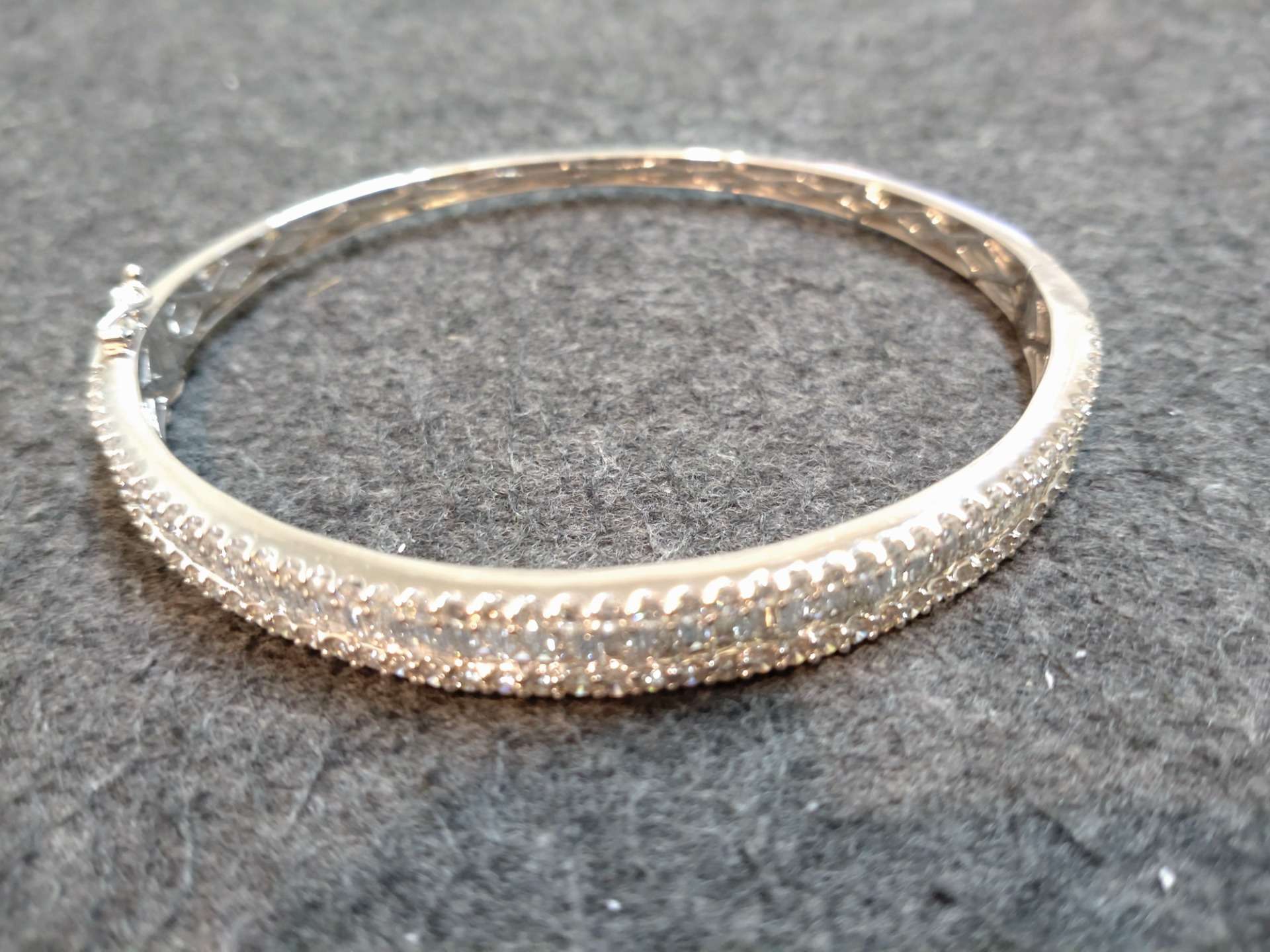 【大阪心斎橋】ブレスレットのコーティングでお探しならコーティング専門店Glationへ