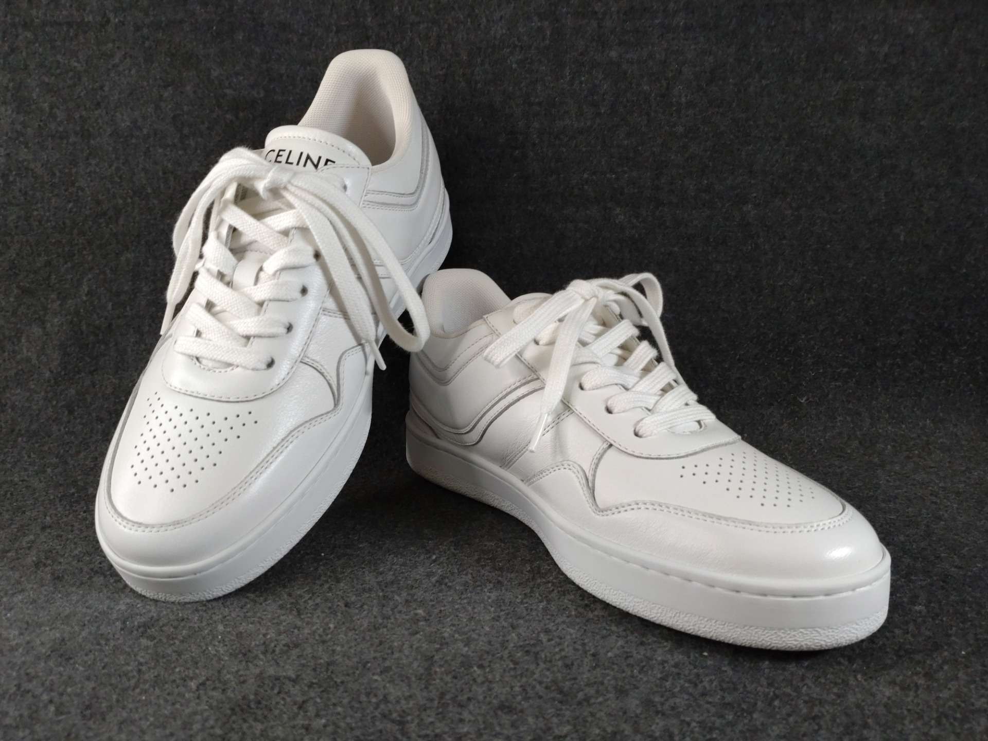 【大阪心斎橋】スニーカーのコーティングでお探しならコーティング専門店Glationへ