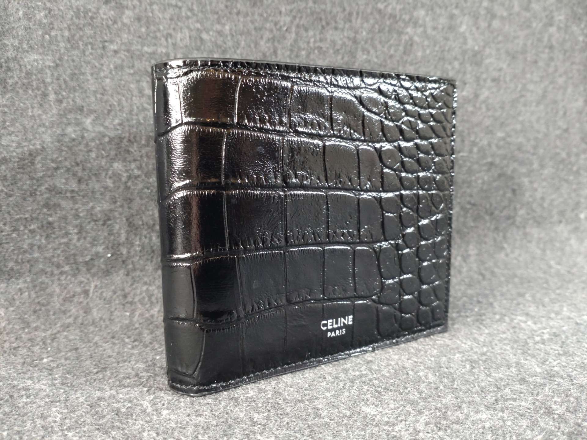 【大阪心斎橋】財布のコーティングでお探しならコーティング専門店Glationへ