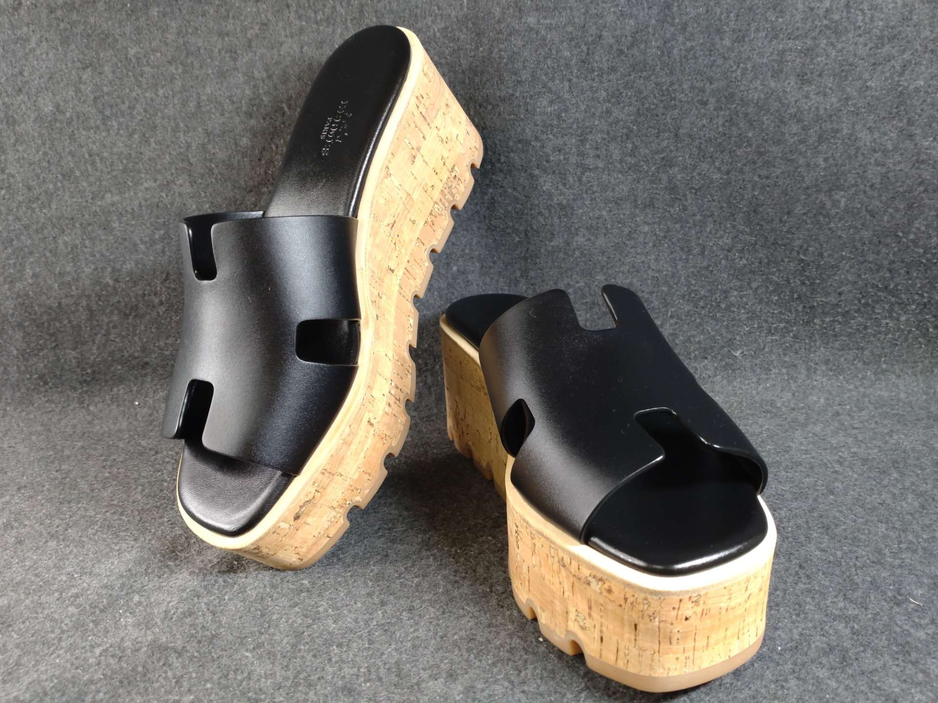 【大阪心斎橋】サンダルのコーティングでお探しならコーティング専門店Glationへ