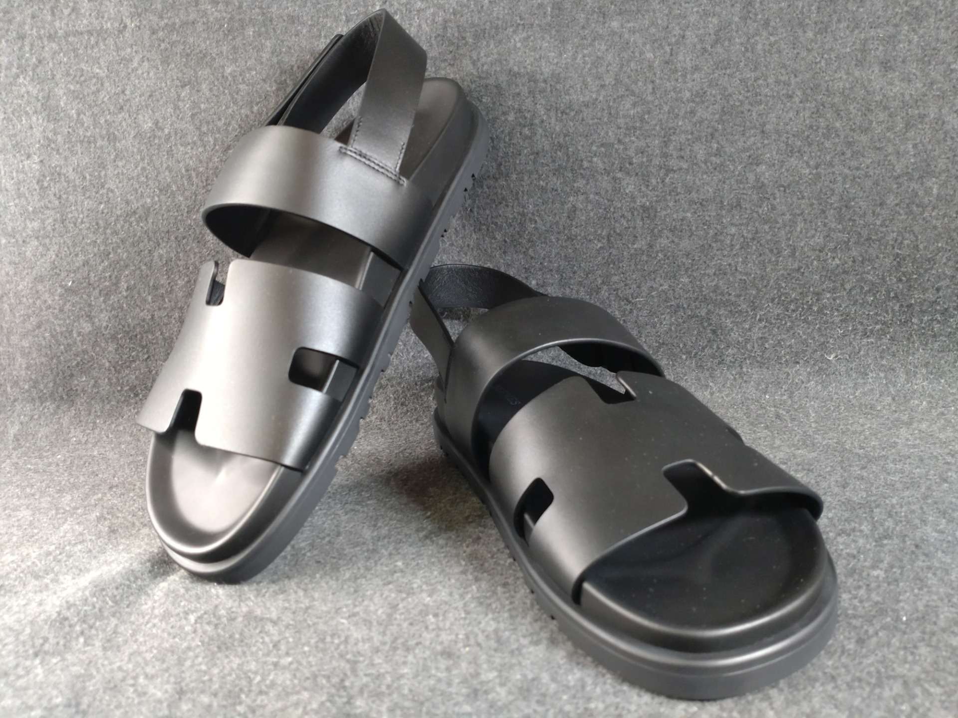 【大阪心斎橋】サンダルのコーティングでお探しならコーティング専門店Glationへ