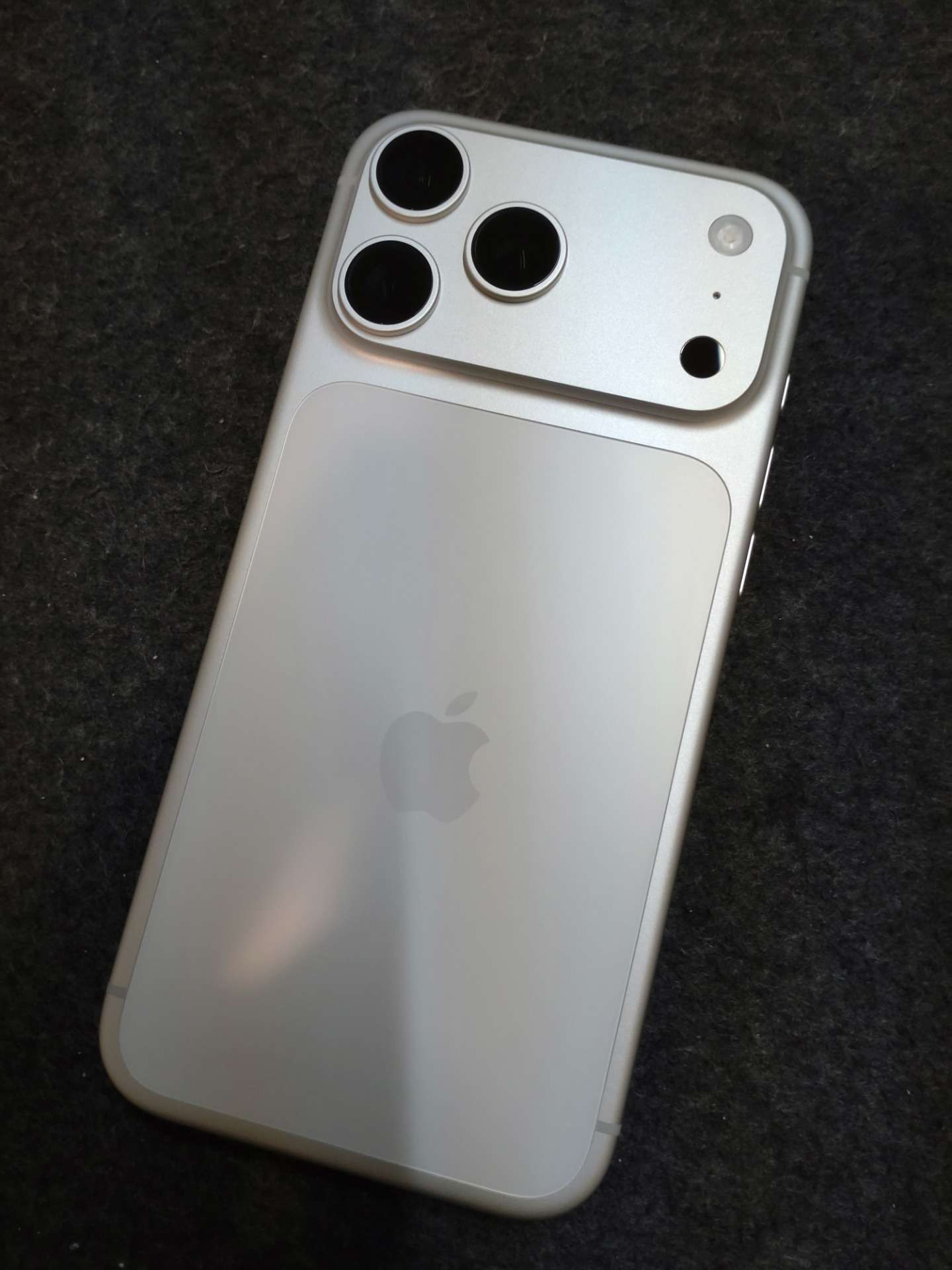 【大阪心斎橋】iPhone17Proのコーティングでお探しならコーティング専門店Glationへ