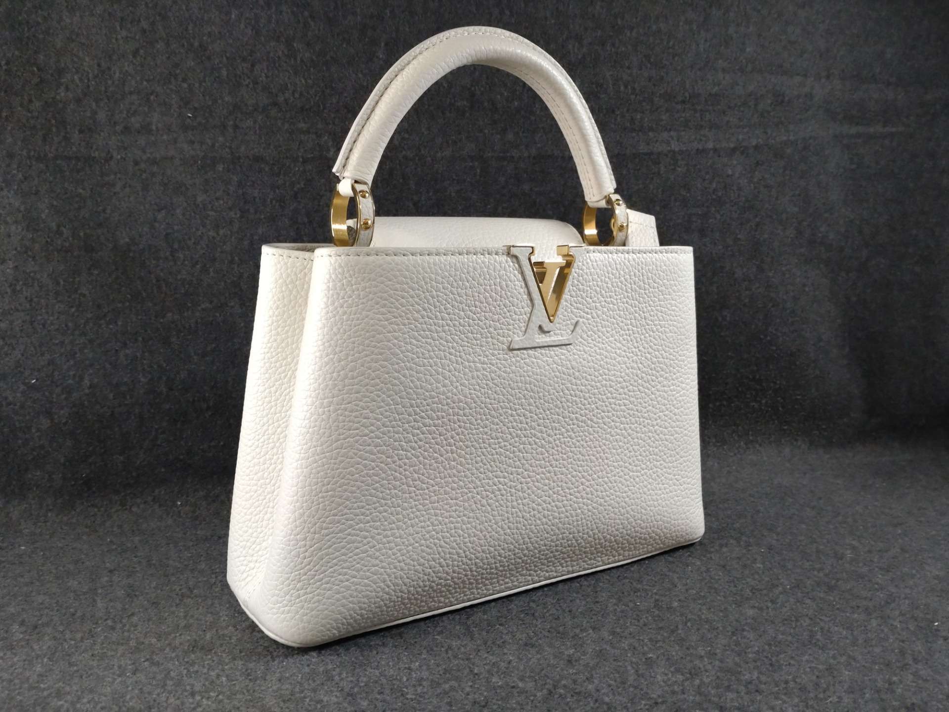 【大阪心斎橋】カプシーヌバックのコーティングでお探しならコーティング専門店Glationへ