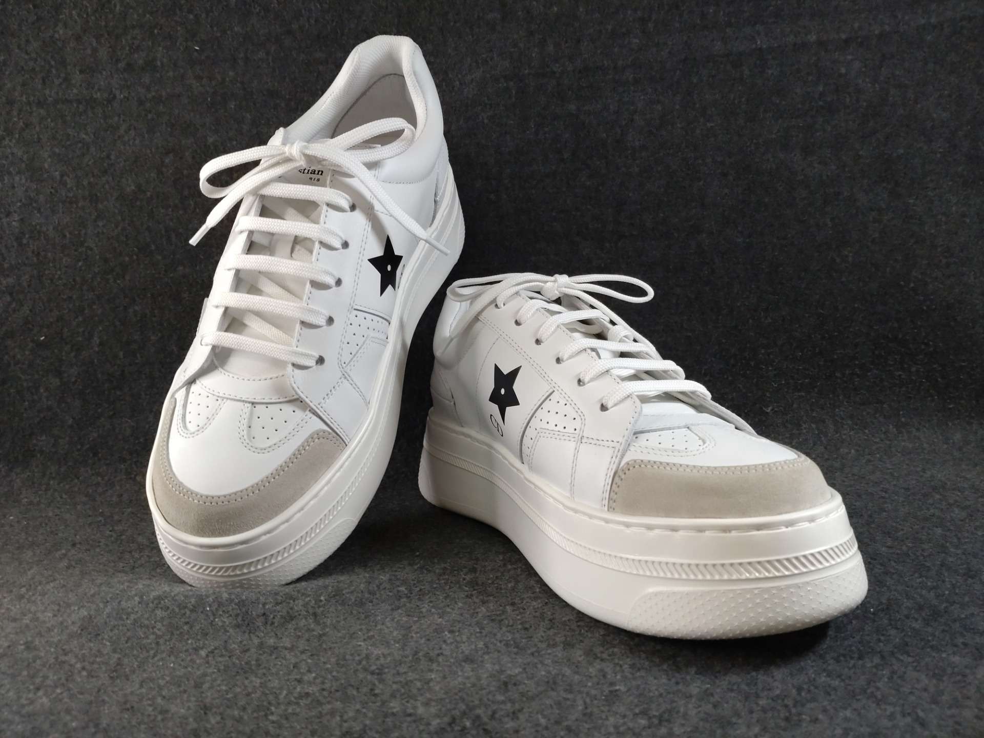 【大阪心斎橋】スニーカーのコーティングでお探しならコーティング専門店Glationへ