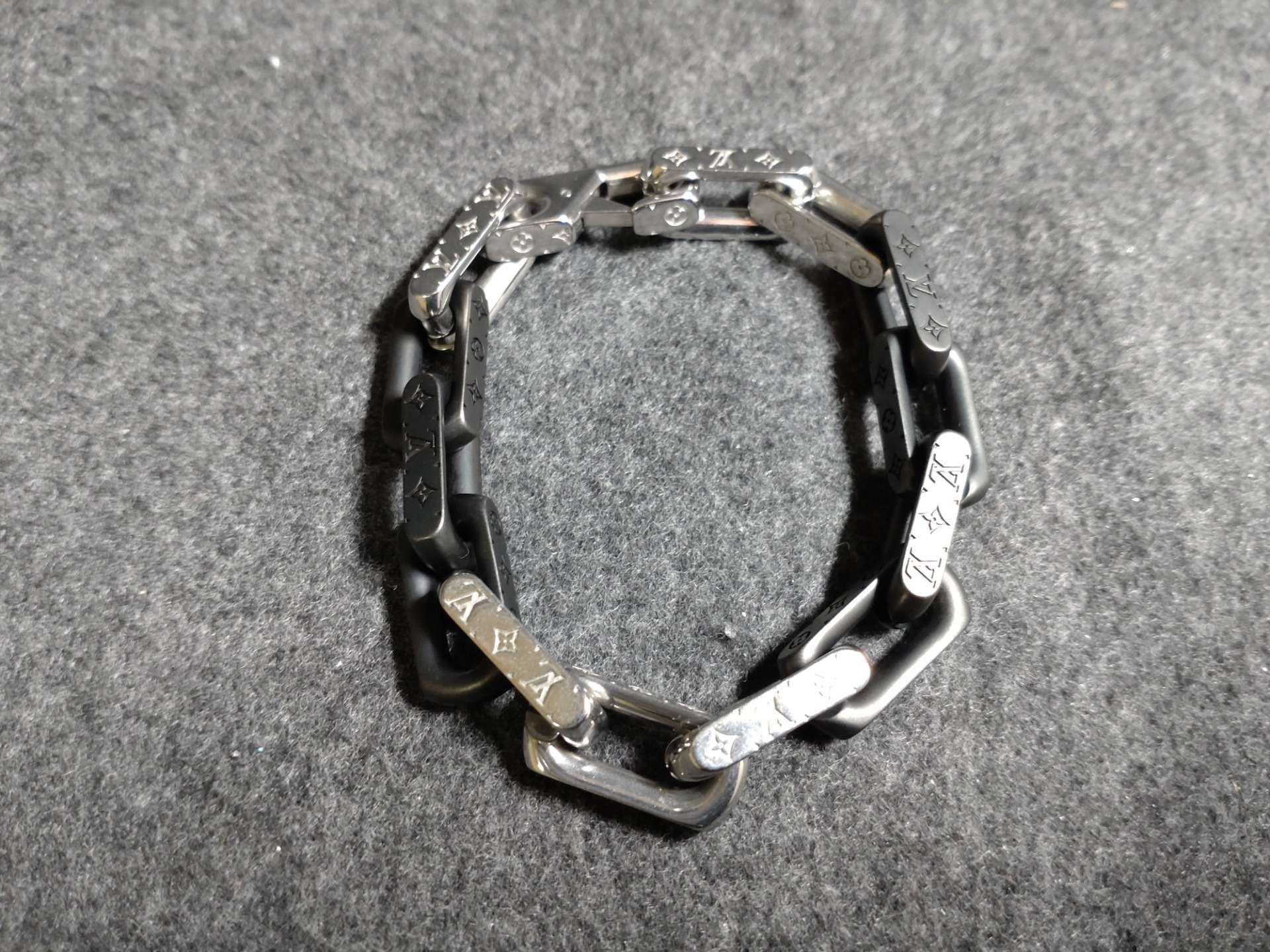 【大阪心斎橋】ブレスレットのコーティングでお探しならコーティング専門店Glationへ