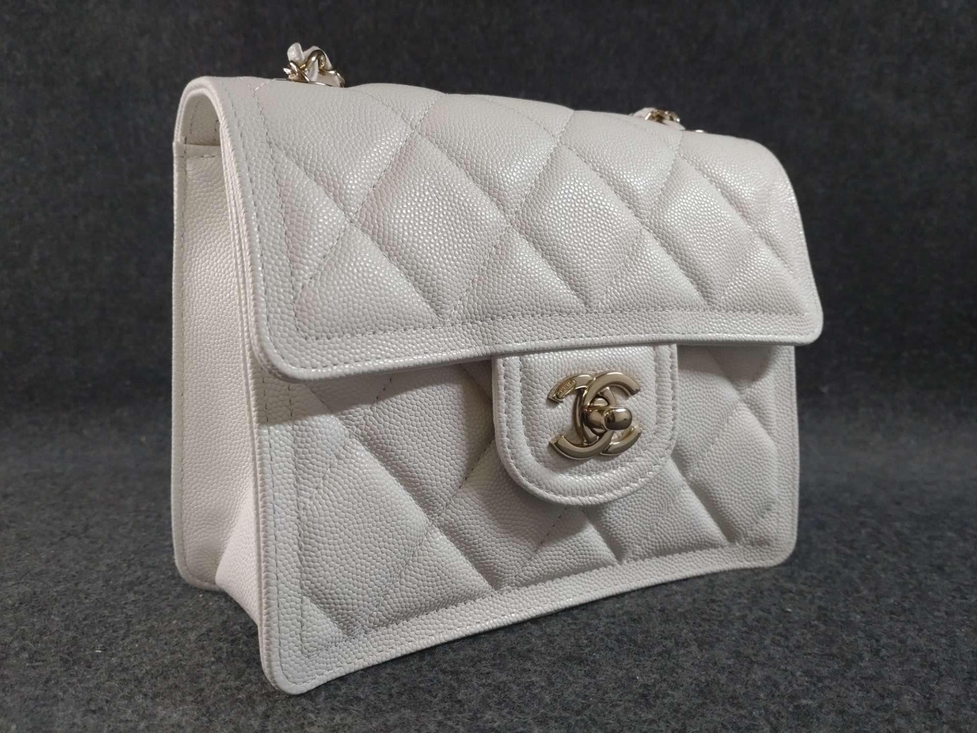 【大阪心斎橋】マトラッセバックのコーティングでお探しならコーティング専門店Glationへ