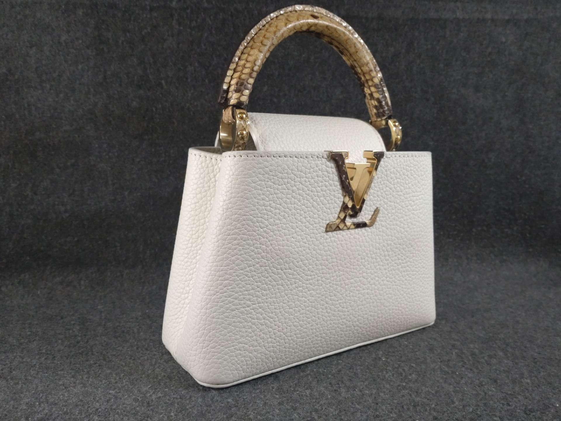 【大阪心斎橋】カプシーヌバックのコーティングでお探しならコーティング専門店Glationへ