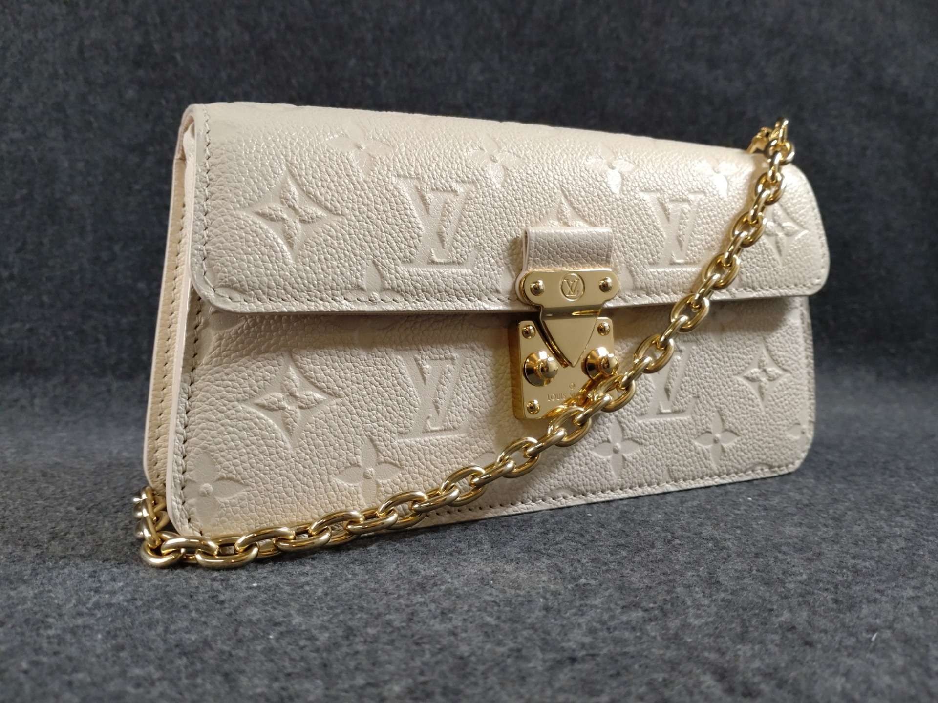 【大阪心斎橋】バックのコーティングでお探しならコーティング専門店Glationへ