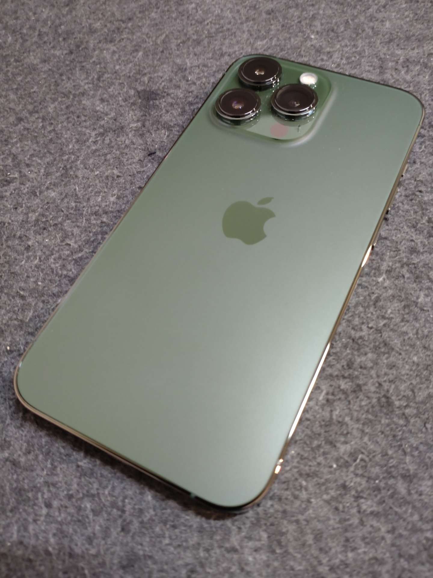 【大阪心斎橋】iPhone13のコーティングでお探しならコーティング専門店Glationへ