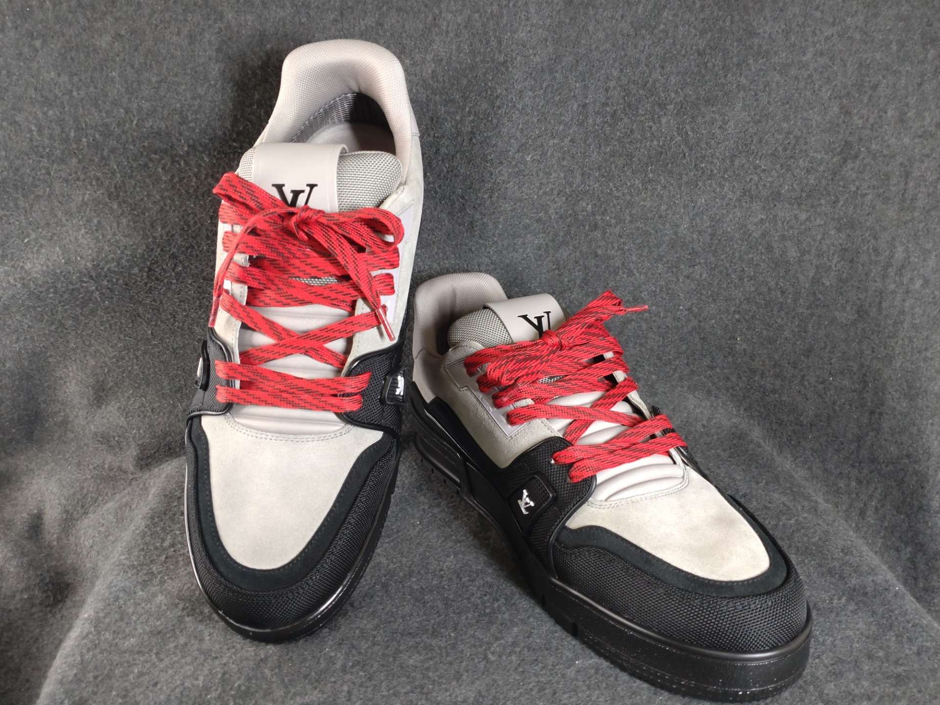 【大阪心斎橋】ヴィトンニーカーのコーティングでお探しならコーティング専門店Glationへ