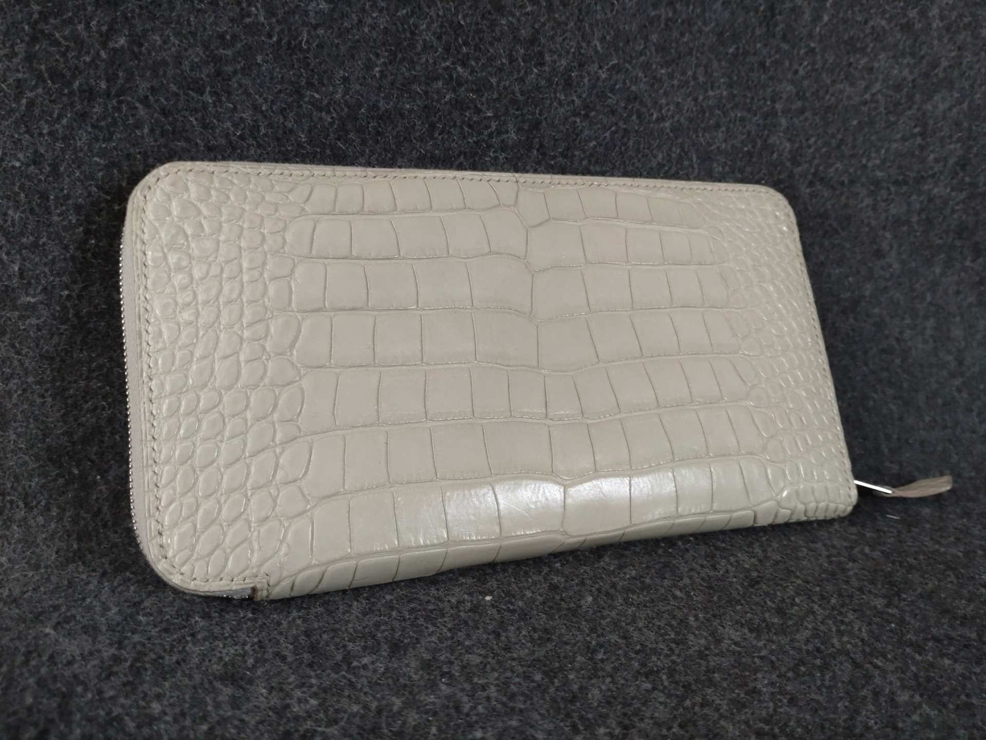 【大阪心斎橋】財布のコーティングでお探しならコーティング専門店Glationへ