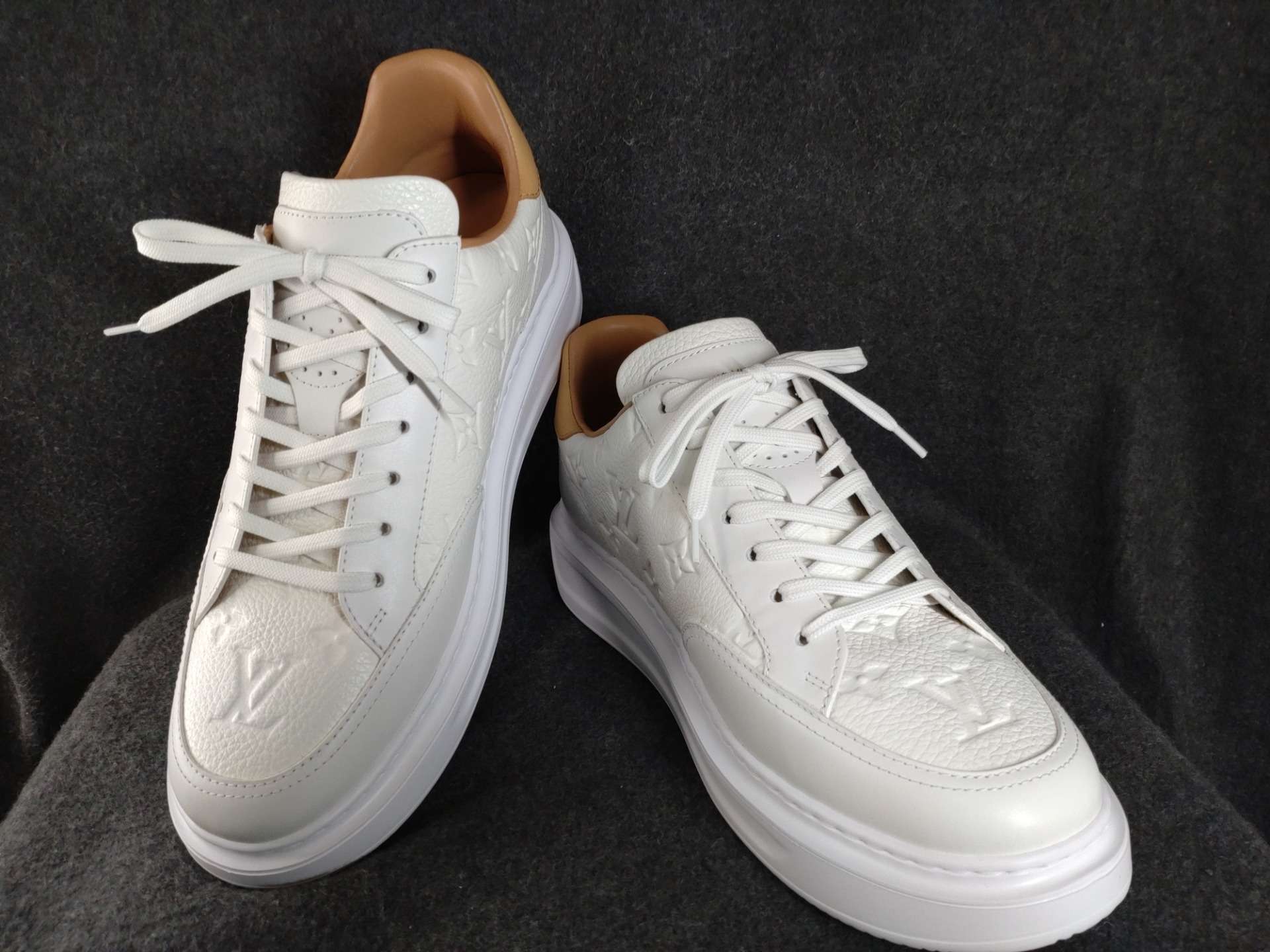 【大阪心斎橋】スニーカーのコーティングでお探しならコーティング専門店Glationへ